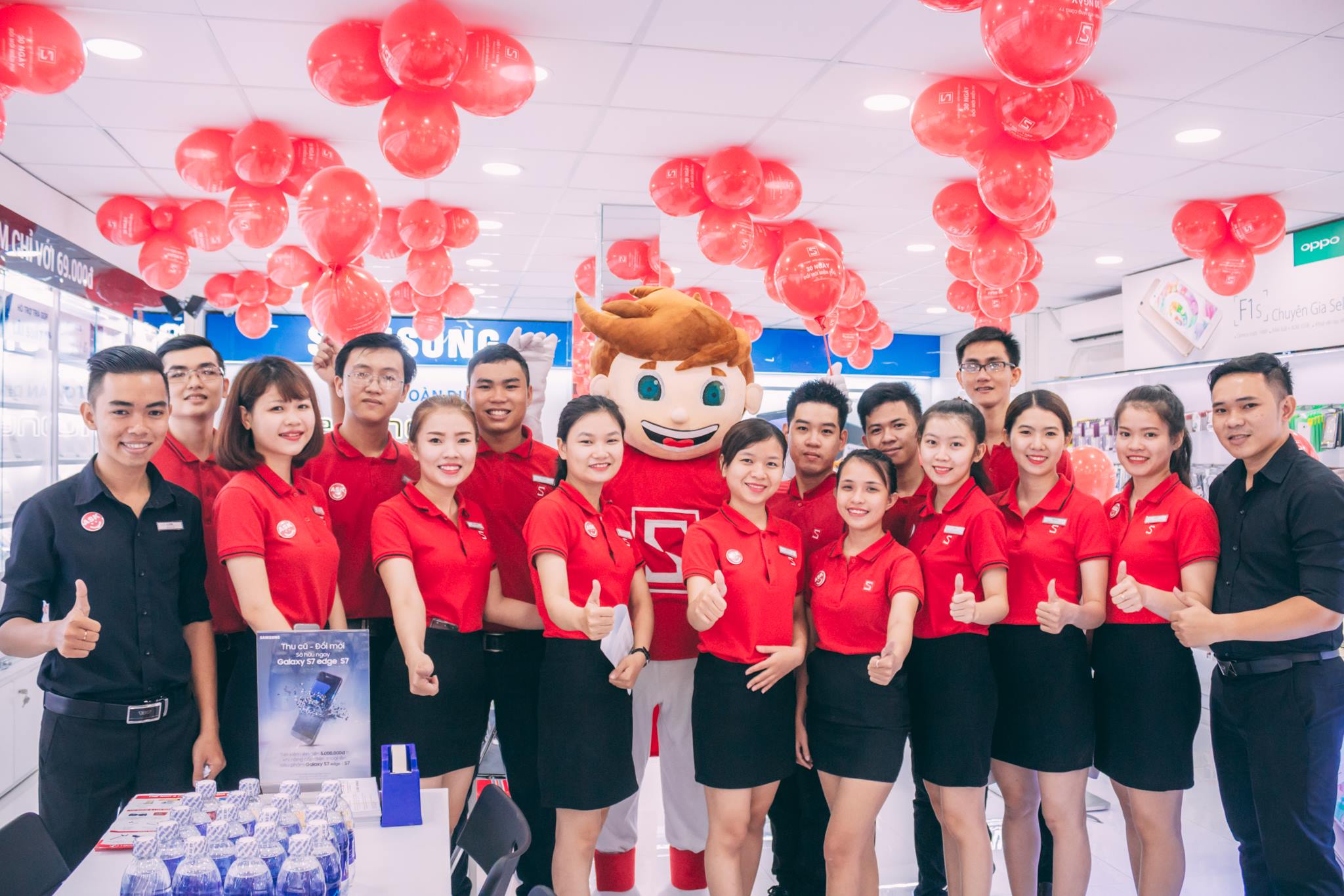 Mẫu đồng phục nhân viên tại cửa hàng CellphoneS