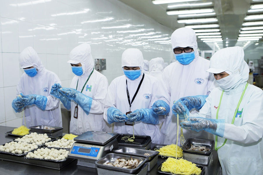 Trang bị chiếc áo đồng phục công nhận đạt tiêu chuẩn cho nhân viên