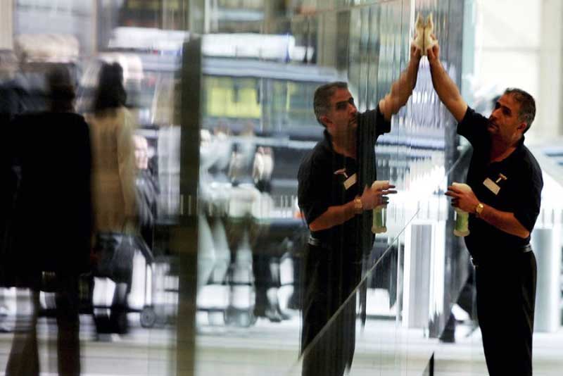 đồng phục công nhân của nhóm này cũng được chú trọng đầu tư rất kĩ càng