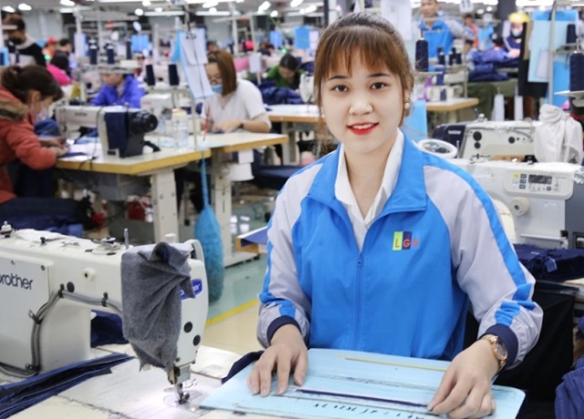 Công nhân tại công ty may Phước Sơn