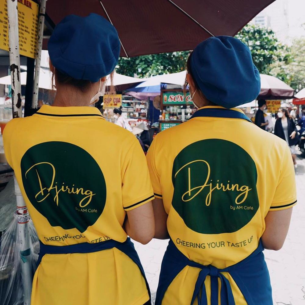 Mẫu đồng phục nhân viên tại cửa hàng Djiring by AM Cafe