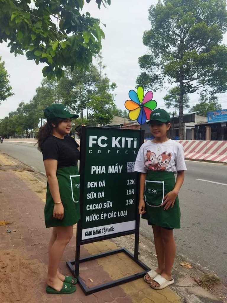 Nhân viên phục vụ tại FC Kiti Coffee - Hình 1