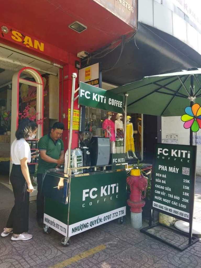 Nhân viên phục vụ tại FC Kiti Coffee - Hình 2