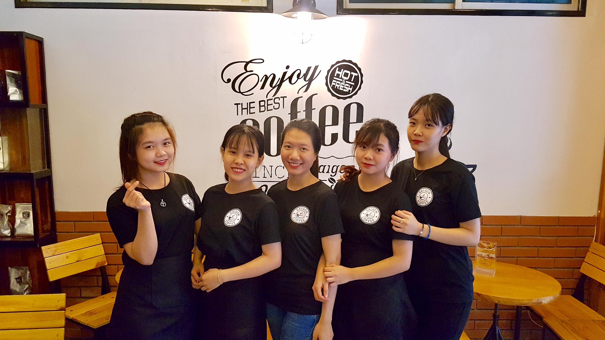 Mẫu áo đồng phục nhân viên quán cà phê thiết kế đẹp