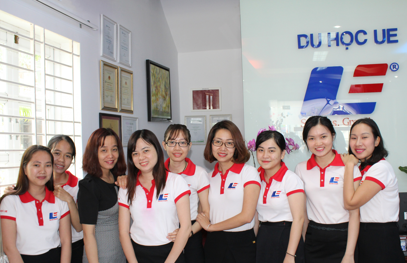 Mẫu đồng phục công ty du học UE