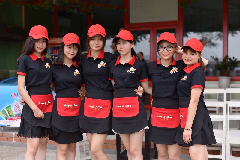Đỏ và vàng là 2 màu đặc trưng của ngành ăn uống