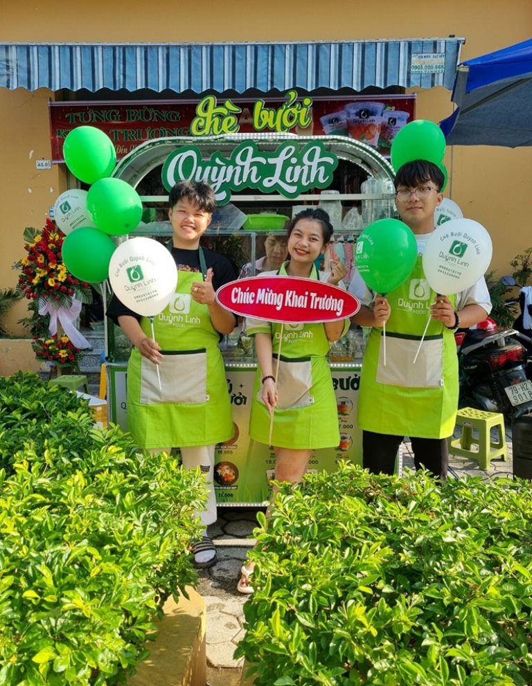 Đồng phục nhân viên tại cửa hàng Quynh Linh Food - Hình 1