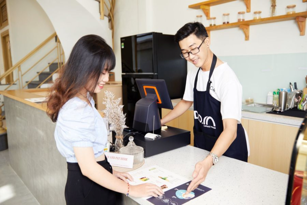 Mẫu đồng phục nhân viên tại D.O.M Coffee - Hình 2