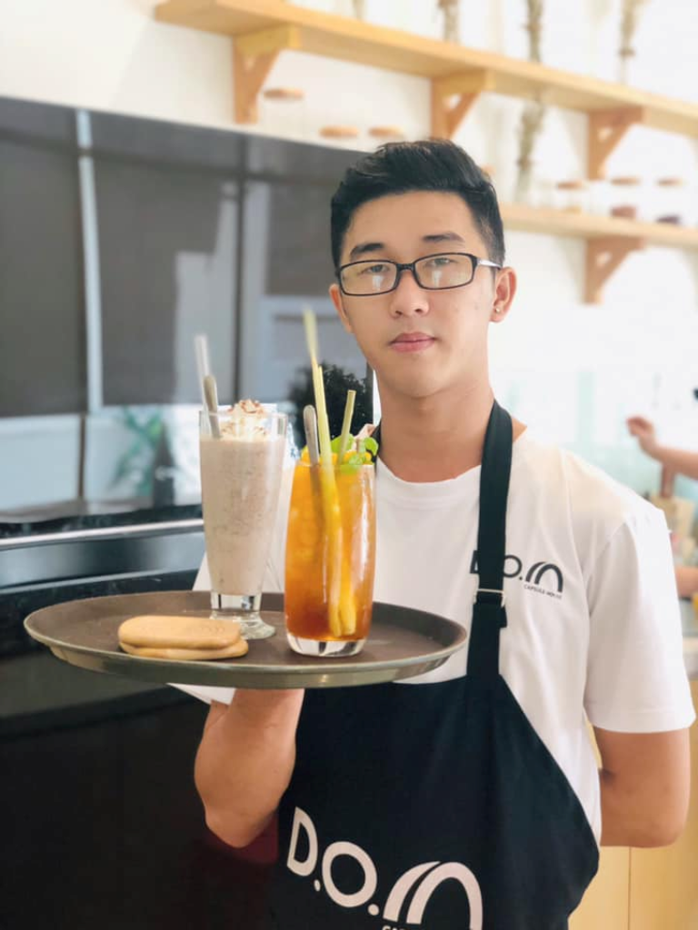 Mẫu đồng phục nhân viên tại D.O.M Coffee - Hình 1