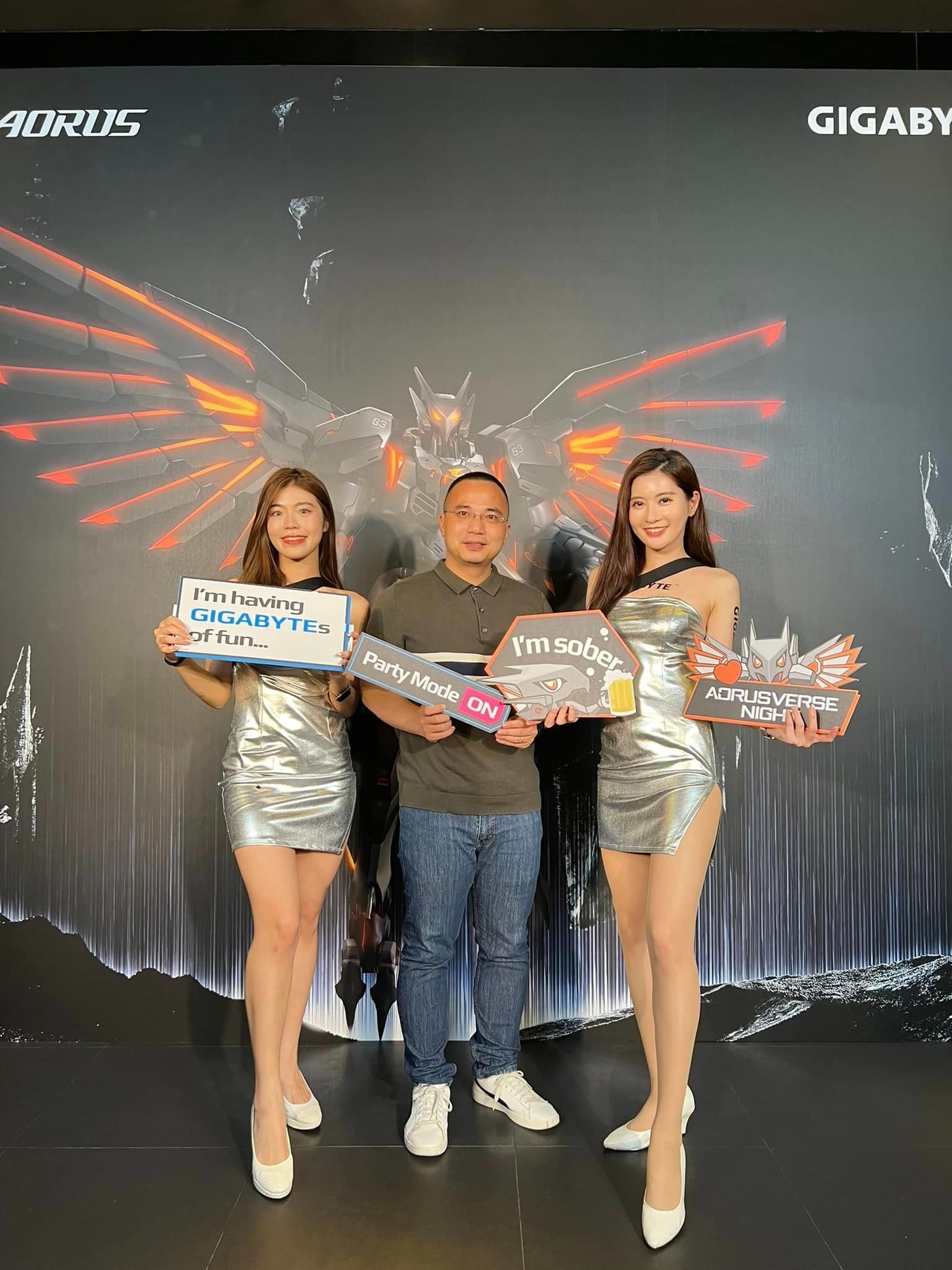 Nhân viên PG tại sự kiện quảng cáo sản phẩm của công ty Gigabyte