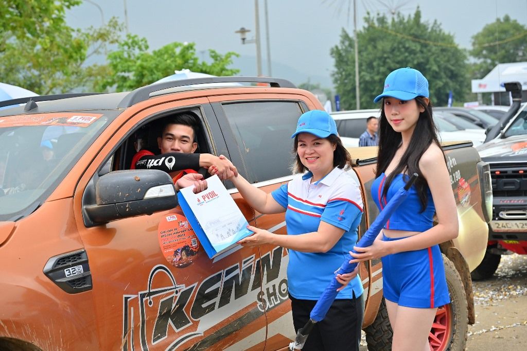 Mẫu đồng phục dành cho nhân viên PG tại sự kiện quảng cáo của PVOIL - Hình 1