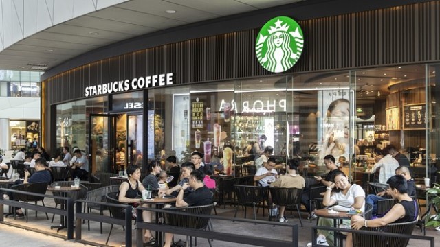 Cửa hàng cà phê Starbucks tại TPHCM