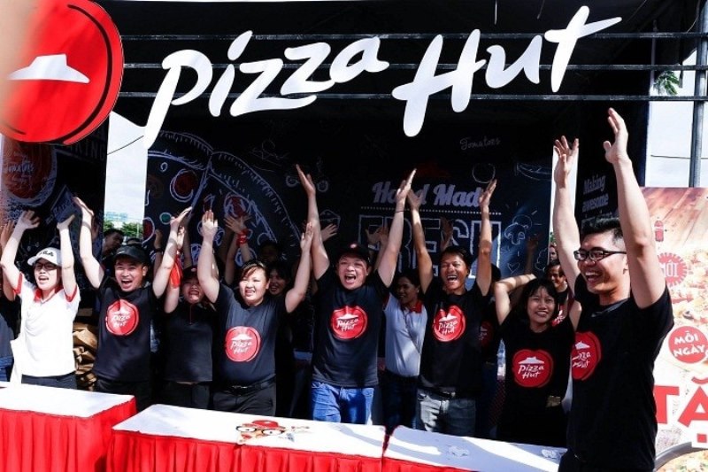 Đồng phục nhân viên Pizza Hut