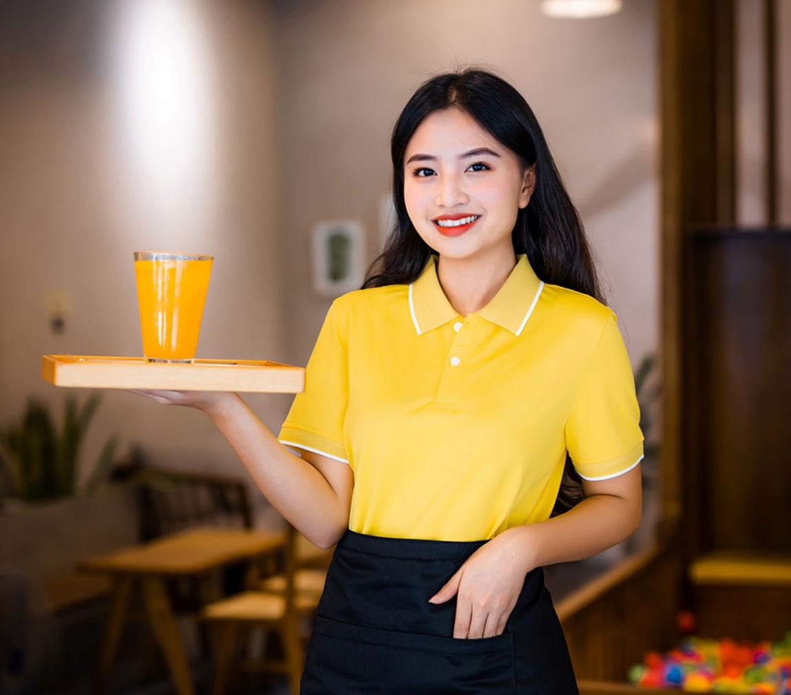 Mẫu áo đồng phục quán thiết kế đơn giản nhưng rất nổi bật