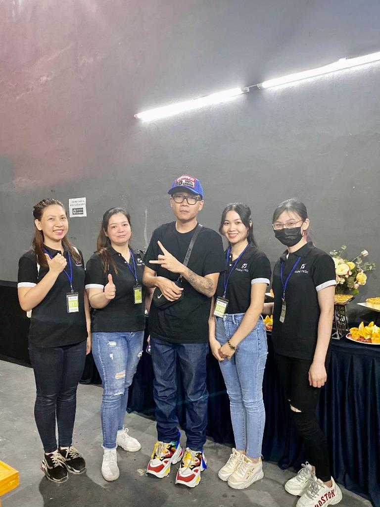 Mẫu đồng phục nhân viên tại công ty Trái Cây Vuông Tròn