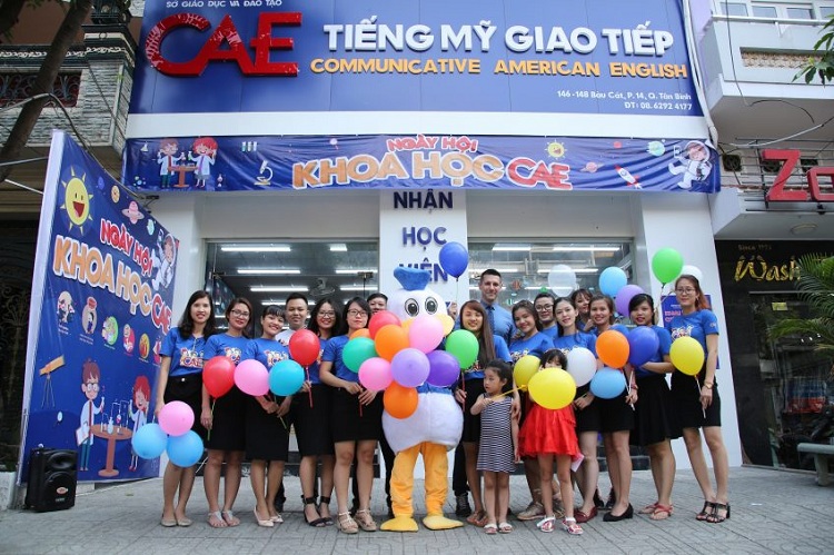 Đồng phục nhân viên tại Anh Ngữ CAE