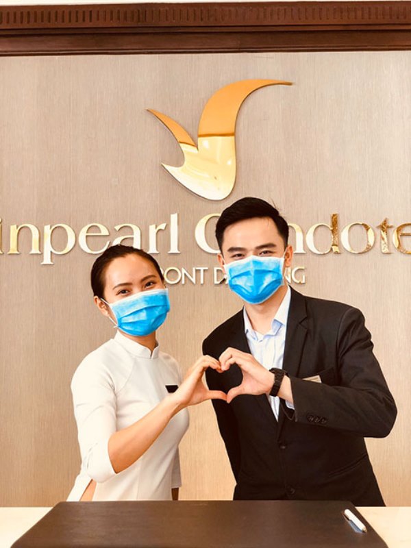 Đồng phục nhân viên lễ tân lịch sự