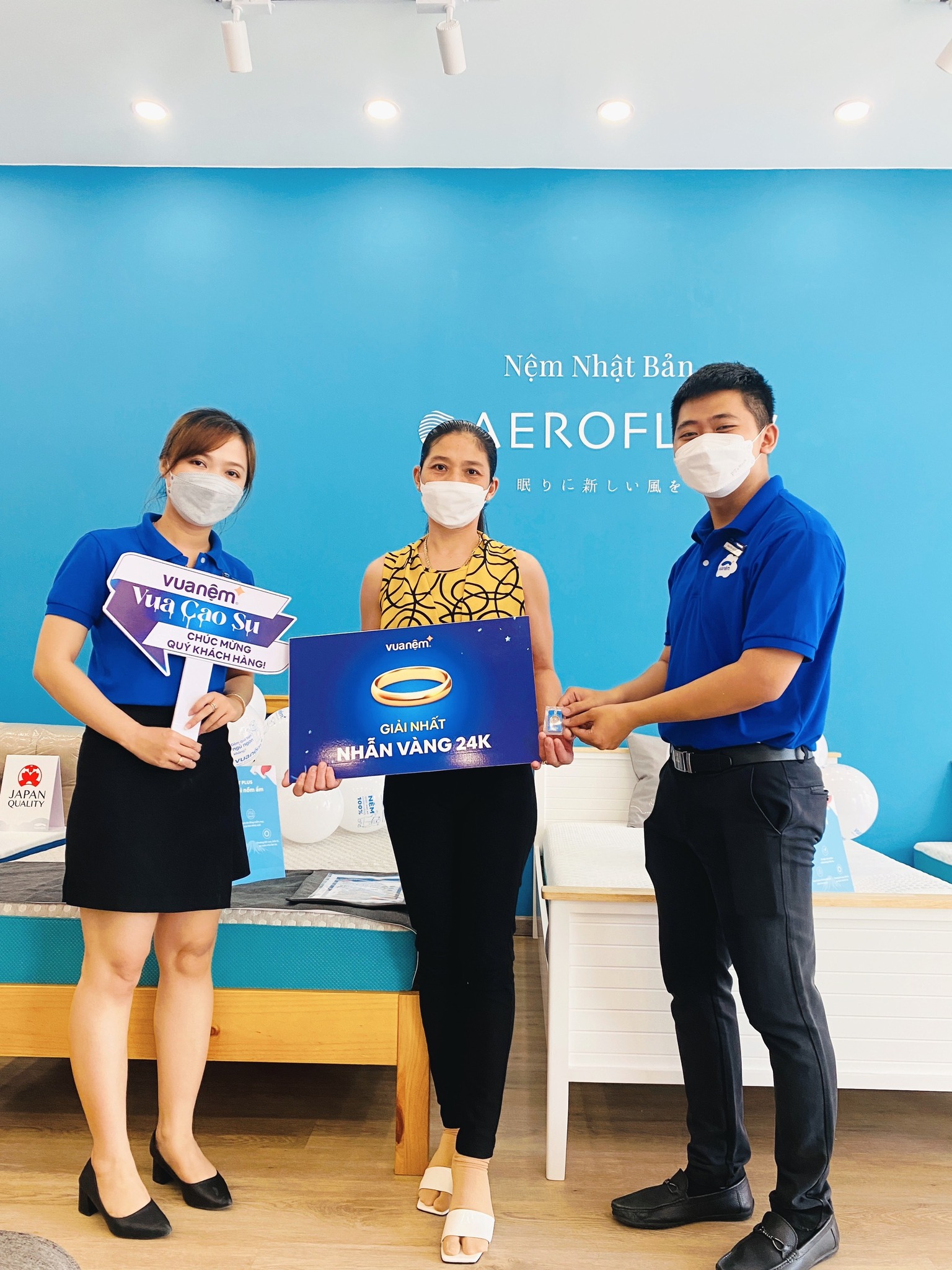 Mẫu áo đồng phục nhân viên Vua Nệm