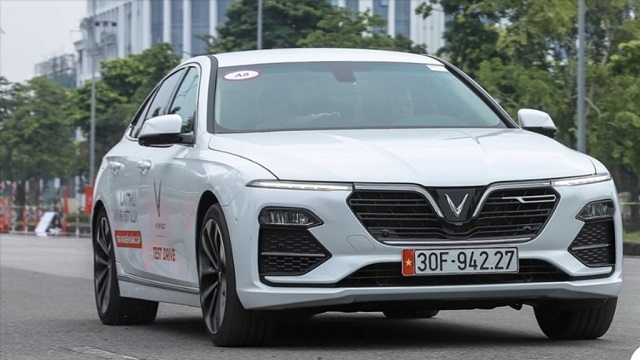 Nên tìm đến những địa chỉ chuyên nghiệp khi ép biển số