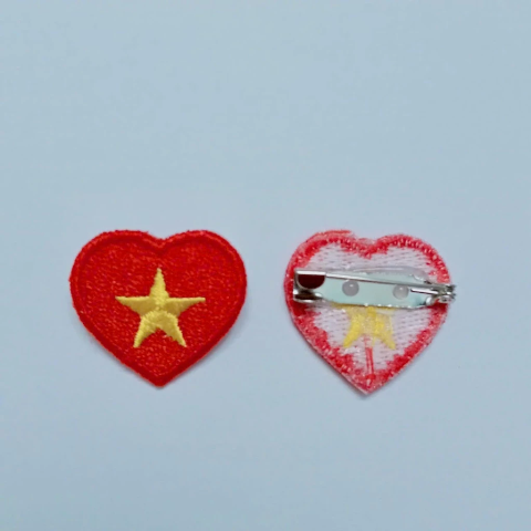 Ghim cài trái tim