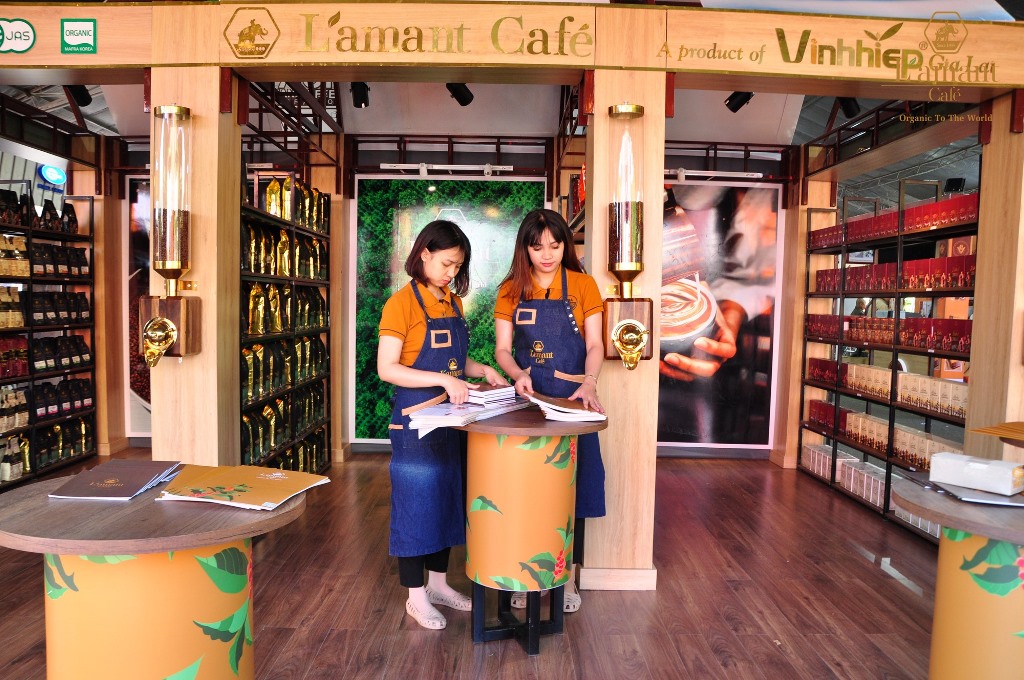 Đồng phục nhân viên tại L'amant Café, Quận 3 - Hình 1