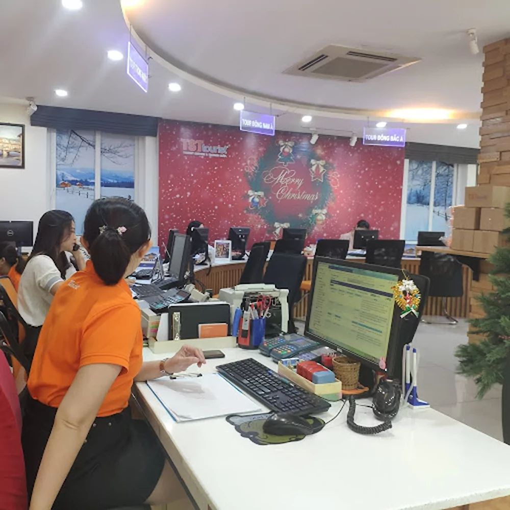 Mẫu đồng phục nhân viên tại công ty du lịch TST Tourist - Hình 3