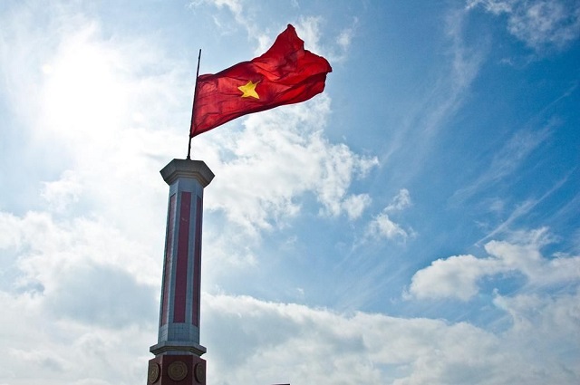 Hình nền lá cờ Việt Nam 2024: Tận hưởng những hình nền lá cờ Việt Nam mới nhất và tốt nhất năm