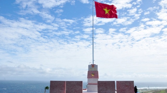 Cờ Việt Nam tung bay đầy kiêu hãnh trên bầu trời xanh thắm của đất nước đã trở thành một biểu tượng tuyệt vời để chúng ta cùng nhau chia sẻ. Đó là biểu tượng của sự tự hào và lòng yêu nước. Nếu bạn muốn tìm hiểu thêm về giá trị của quốc kỳ Việt Nam, hãy xem ngay hình ảnh với từ khóa này.