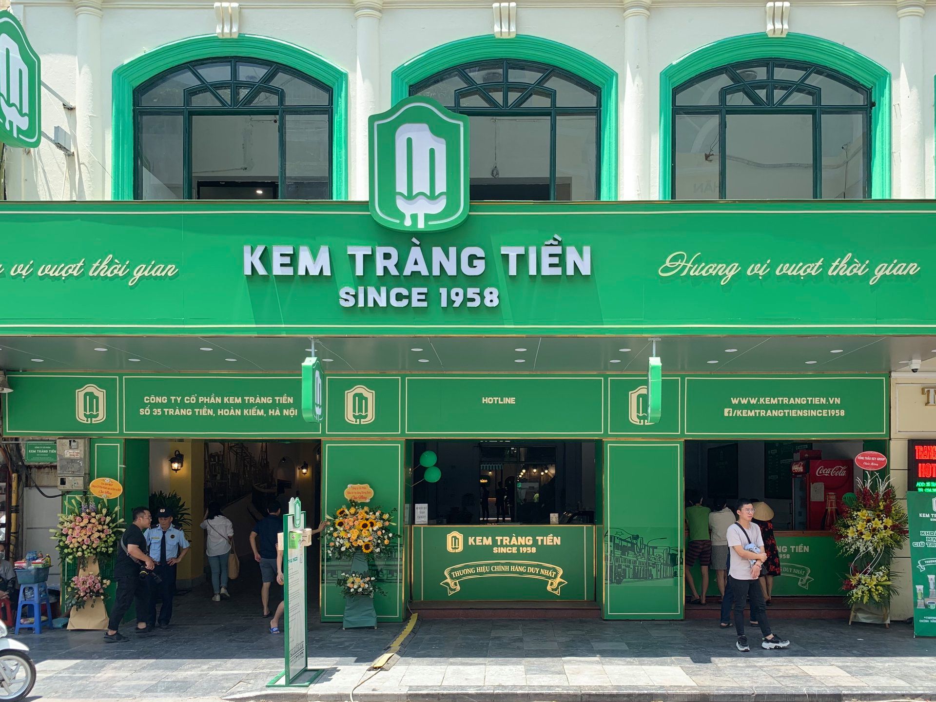 Cửa hàng kem Tràng Tiền tại Hà Nội