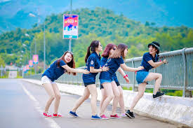 Áo nhóm kute giúp bạn nữ trở nên xinh xắn