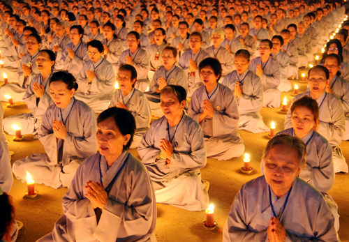 Những chiếc áo Phật tử gợi lên cảm giác thật yên bình
