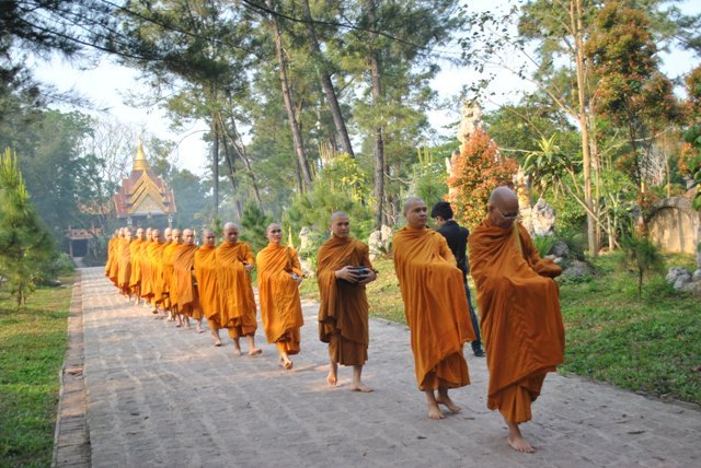 Trang phục của Phật giáo Nam tông