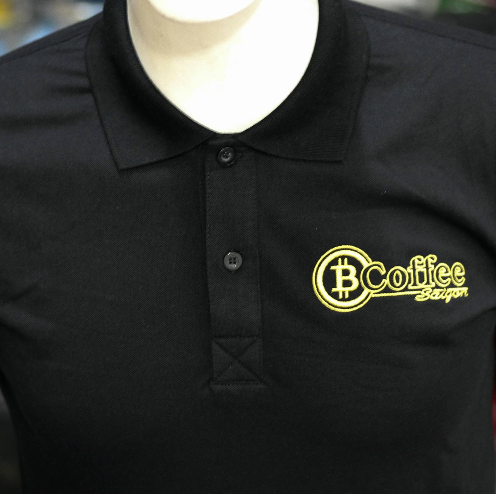 Mẫu thêu vi tính coffee Sài Gòn - áo cổ bẻ vải cá sấu