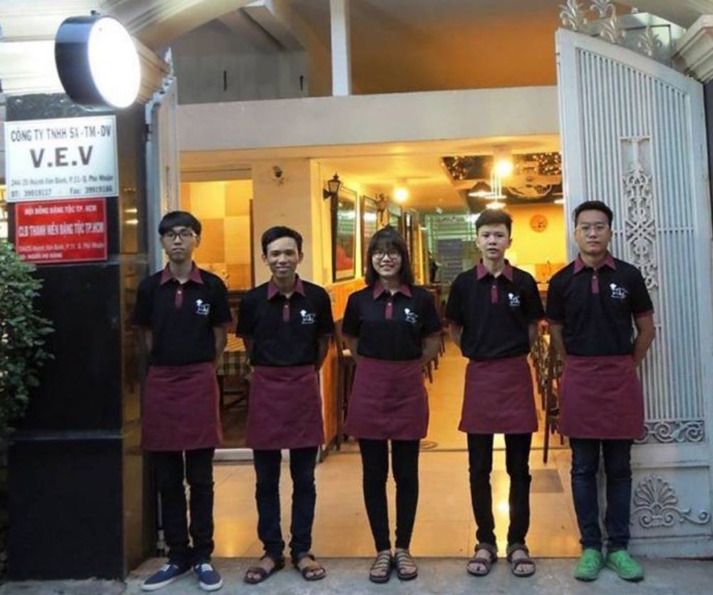 Mẫu áo thun đồng phục nhà hàng nhỏ