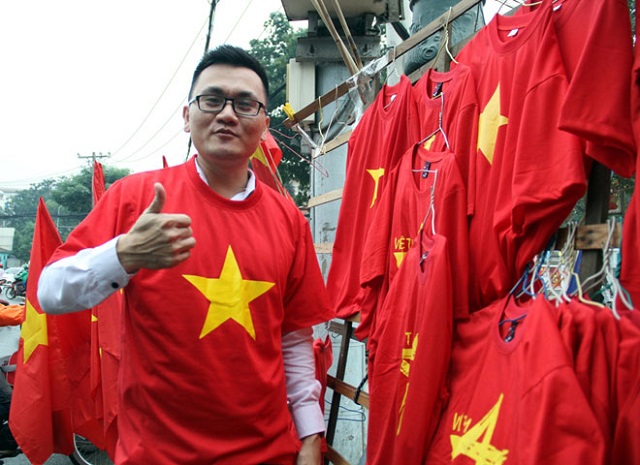 Bạn không cần phải tốn quá nhiều chi phí mà vẫn đảm bảo sở hữu được cho mình sản phẩm áo cờ Việt Nam như ý