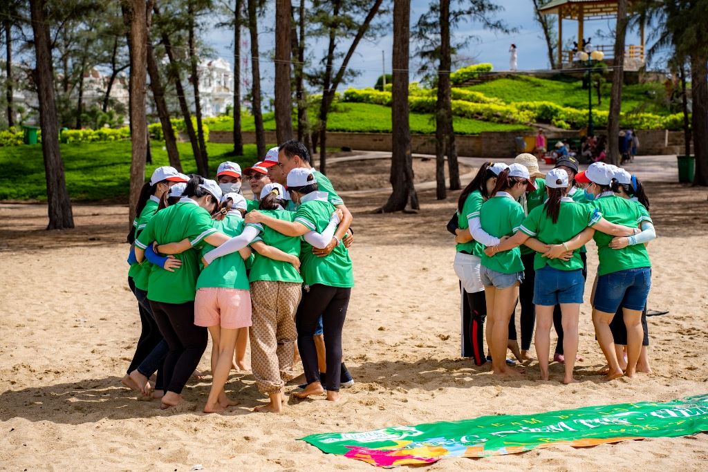 Mẫu nón đồng phục nhân viên công ty Lửa Việt - Hình 2