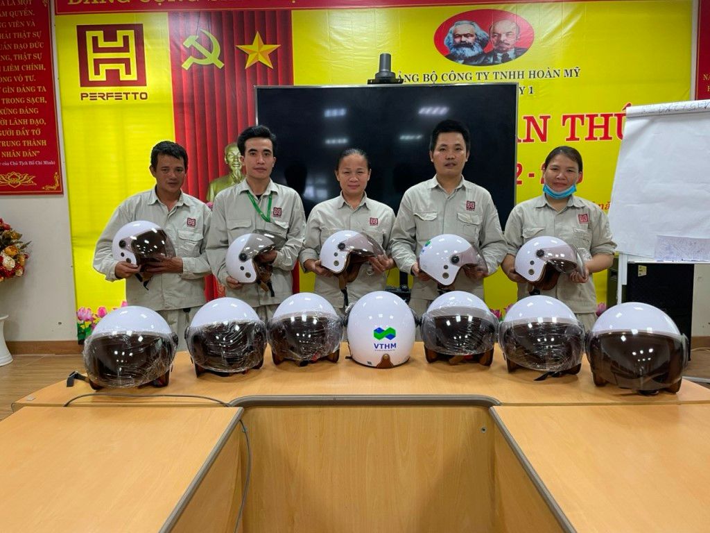 Mẫu quần áo bảo hộ lao động của nhân viên công ty Hoàn Mỹ - Hình 1