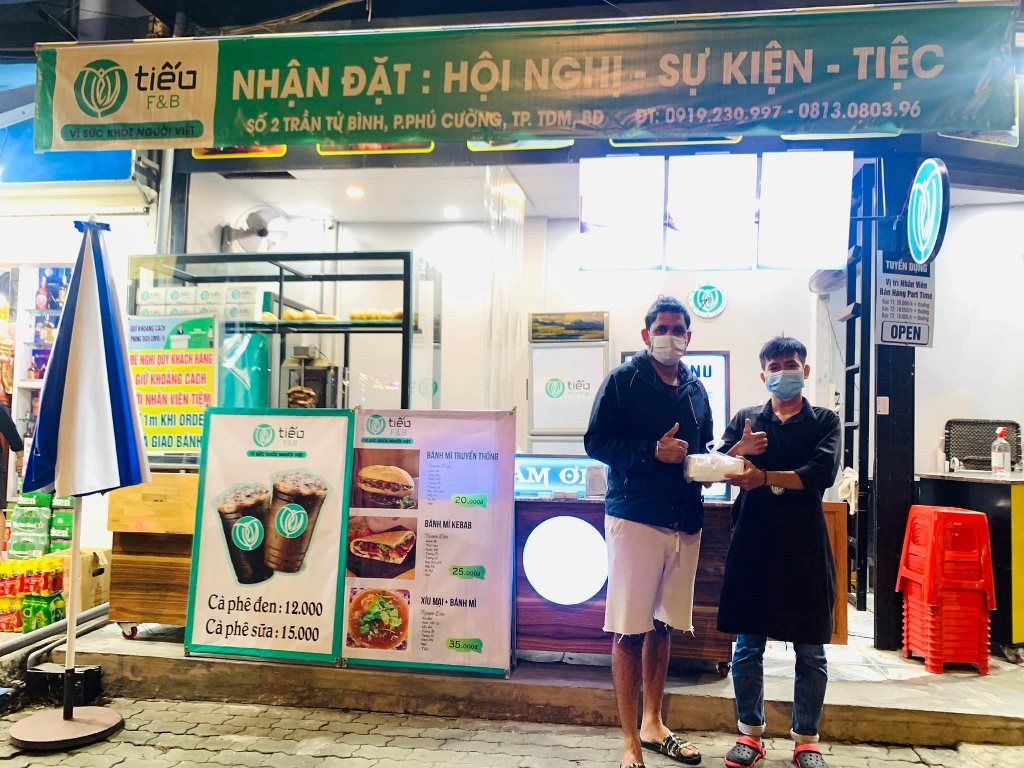 Mẫu đồng phục nhân viên tiệm Bánh mì Nhà Làm, Bình Dương