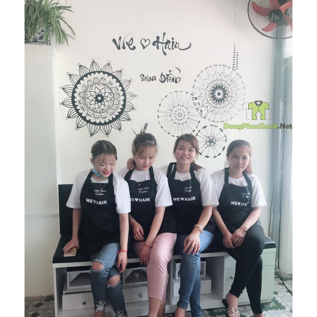 Thảo luận ý kiến nhóm trước khi may tạp dề đẹp