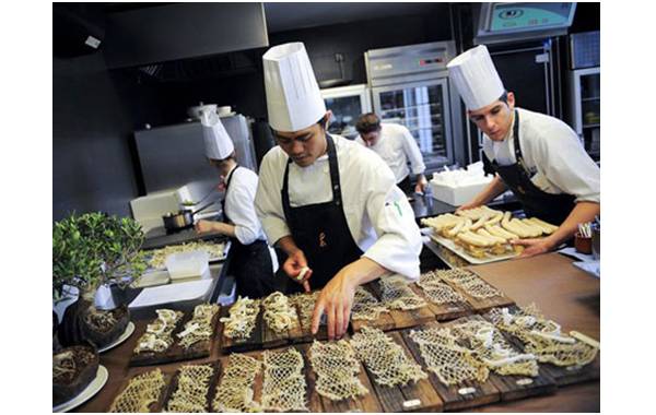 In tạp dề giá rẻ ngày càng cao