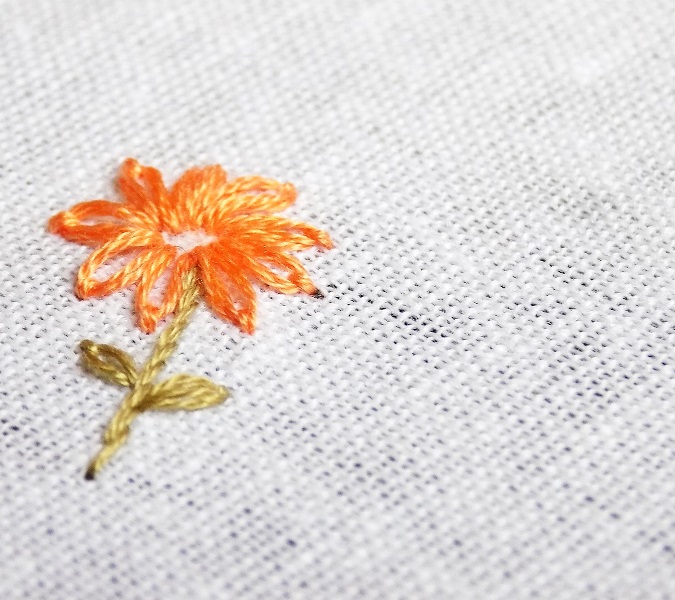 Bông hoa thêu bằng mũi lazy daisy