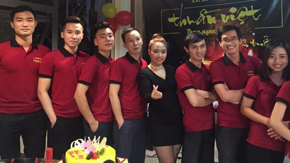 Áo thun đồng phục nhà hàng ưu tiên trong chất liệu