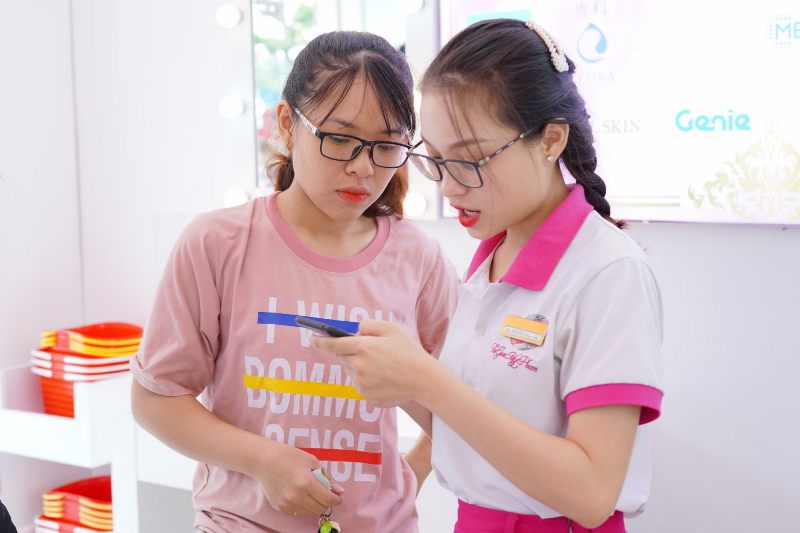 Mẫu đồng phục nhân viên công ty mỹ phẩm thiết kế đẹp