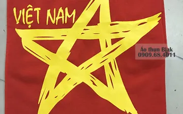 Áo cờ đỏ sao vàng cách điệu tại TP HCM