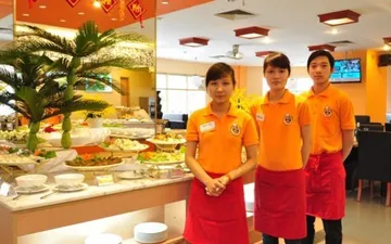 Vì sao nên chọn áo thun làm đồng phục quán bia?