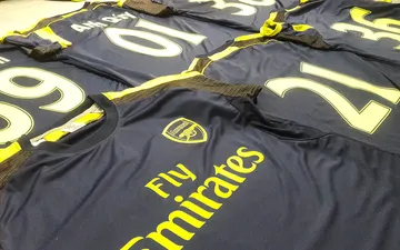 In lụa trên áo thun,áo bóng đá có dễ không?