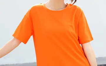 Áo thun trơn màu cam thích hợp cho mùa hè