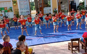 Áo cờ Việt Nam trường mầm non Sơn Phú