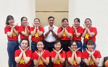 Mẫu áo cờ đỏ sao vàng Công Ty Cổ Phần Dược Phẩm Tipharco