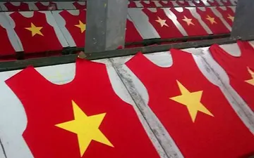 Áo cờ đỏ sao vàng giá rẻ - đang viết